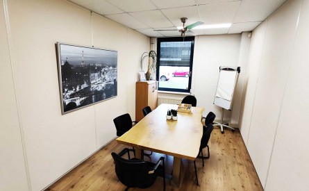 Meeting room for up to 4 people